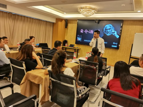 云仓酒庄总裁郭东卫先生为上海地区核心负责人做培训会(图2) 云仓酒庄总裁郭东卫先生为上海地区核心负责人做培训会(图2)